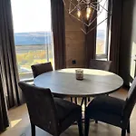Daire Riddertunets Utsikt Til Slettefjell *